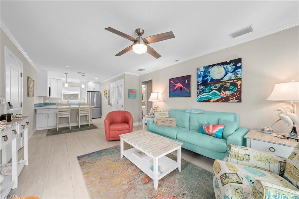 Image 3: LIVING ROOM