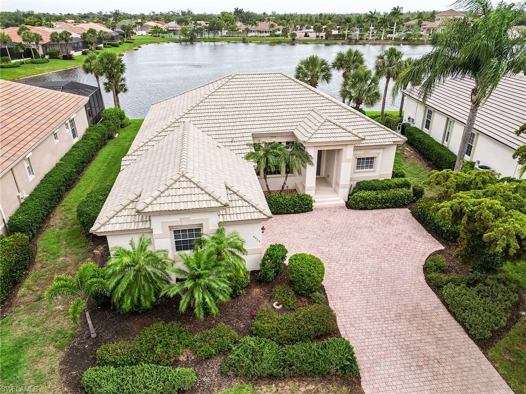 Image 1: Lakefront on New Castle Drive - Very desirable