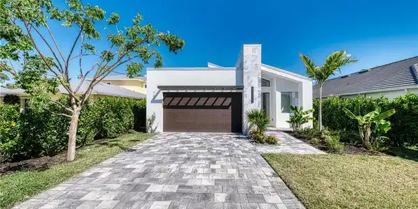 767 98th AVE N
