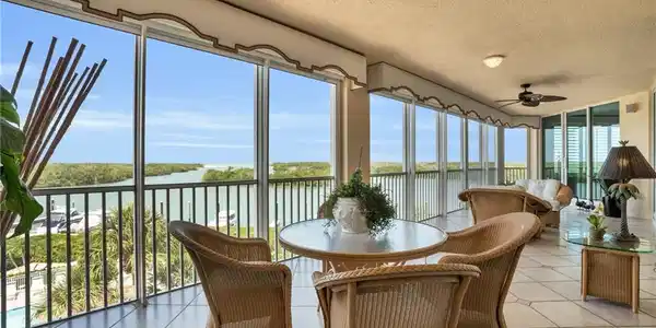 425 Dockside DR