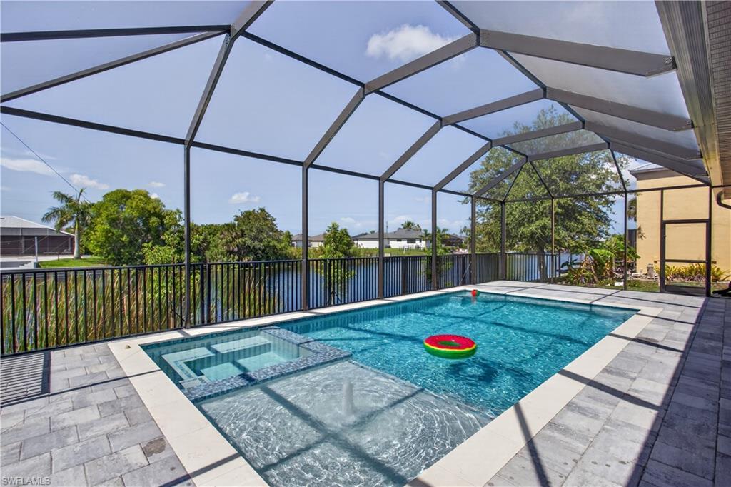 Image 1: REFINED WATERFRONT LIVING in SHADROE CANAL!