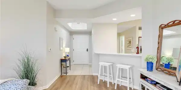 Image 3: Entry