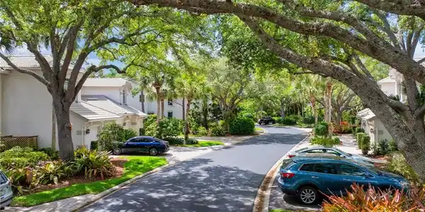 27071 Lake Harbor CT
