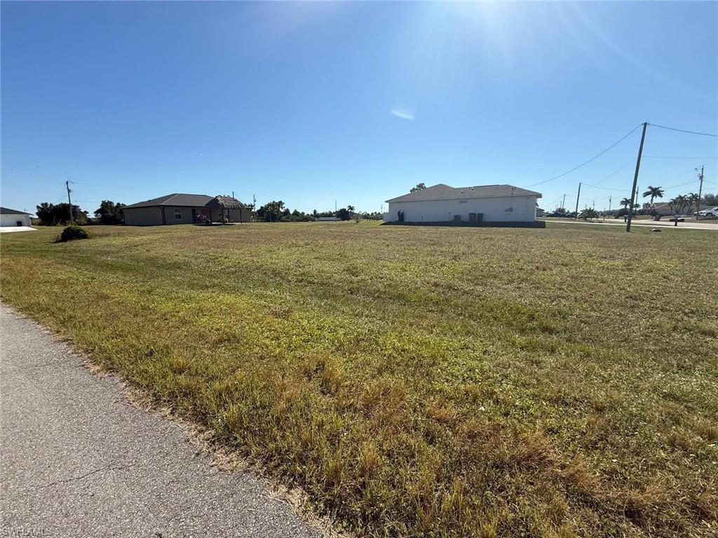 Image 3: View of grassy yard