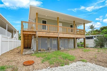 627 Palm AVE