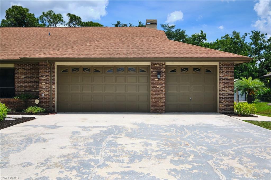 Image 2: 3 Car Garage.