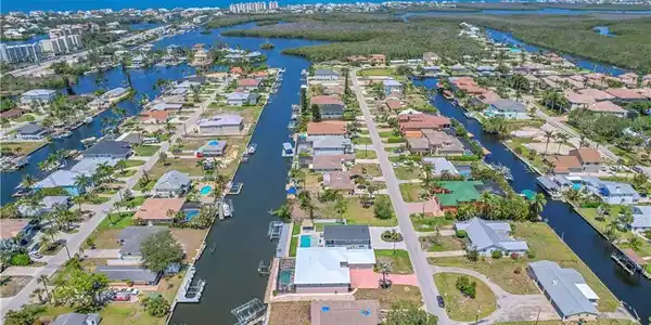 4815 Esplanade