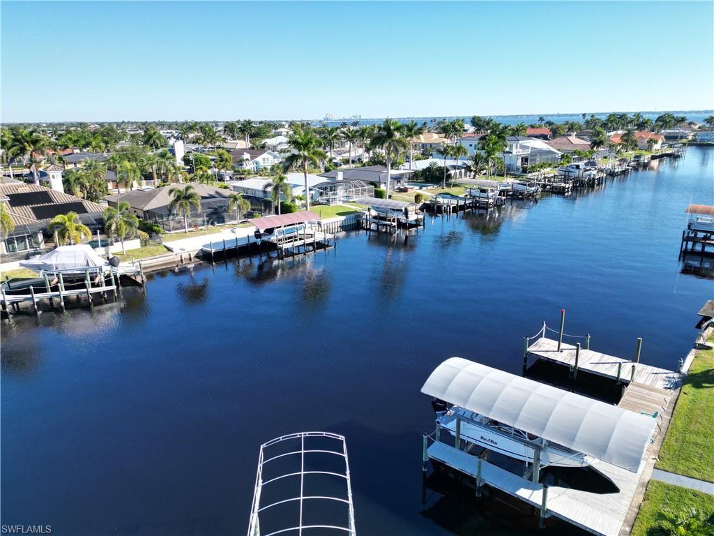 Image 2: Direct Access-Minutes to River.  Boat Lift, Dock, Captains Walk.