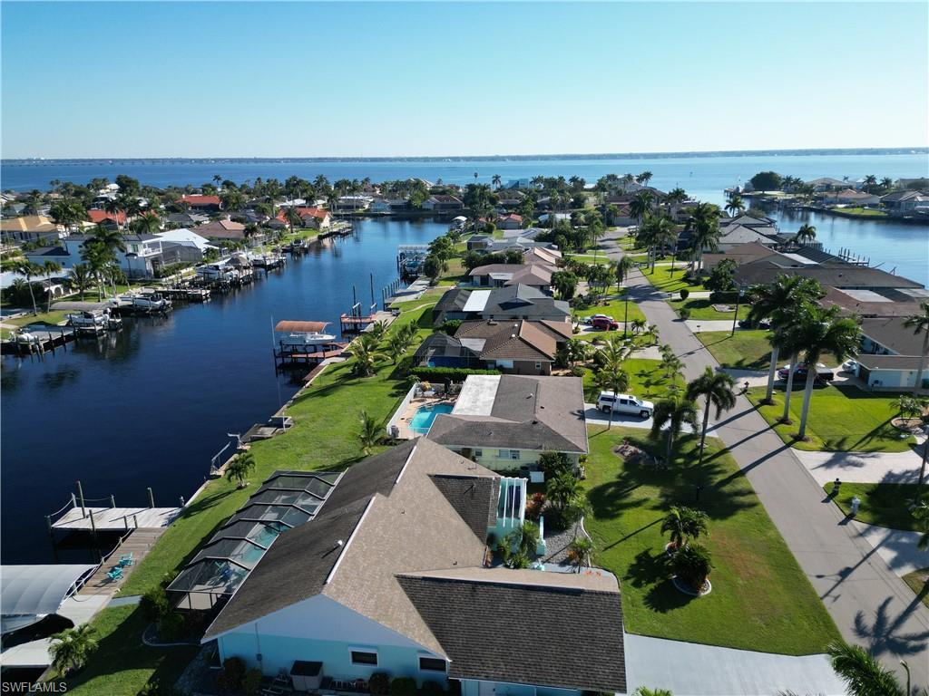 Image 3: Aerial of 200+ canal leading directly to Caloosahatchee River