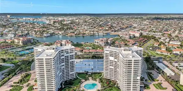 320 Seaview CT