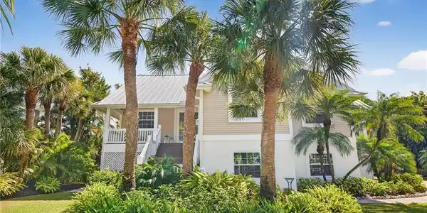 739 Anchor DR