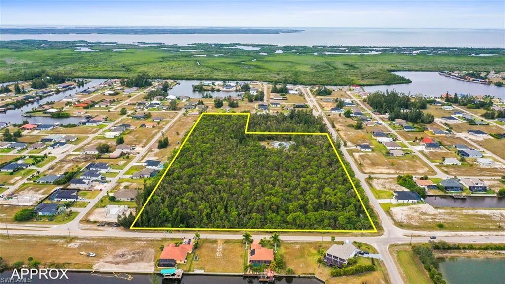 Image 1: Property Looking West to Spreader & Pine Island