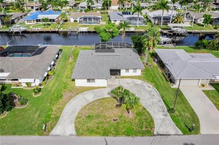 137 SW 52nd ST