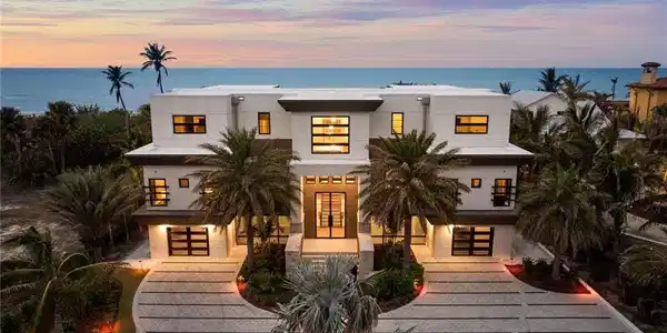 Image 2: Panoramic Gulf views and private boardwalk to beach