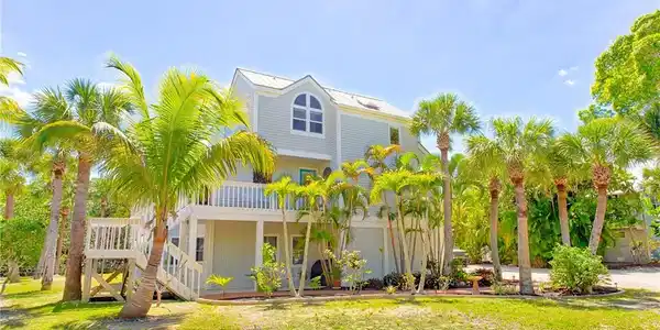 501 Lagoon DR