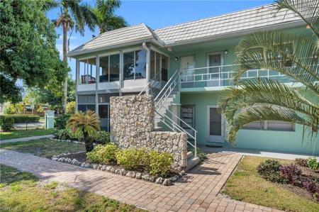 3225 E Riverside DR