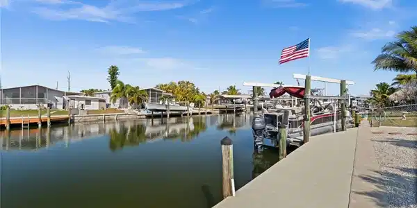 Image 4: Boat Lift