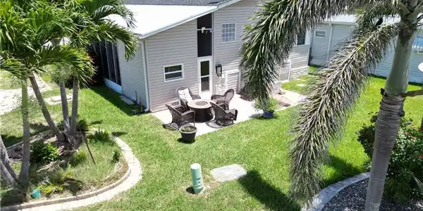 Image 3: Lovely sitting area out back