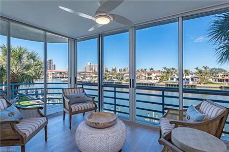305 Park Shore DR