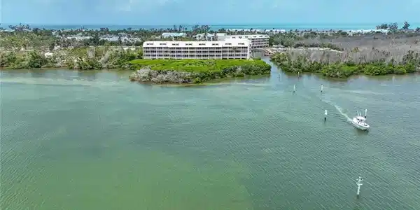 Image 2: BAYSIDE VILLAS, Bay, Pine Island Sound & Canal to Marina