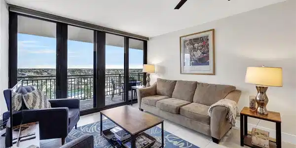 180 Seaview CT
