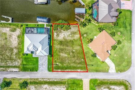 3318 NW 18th ST