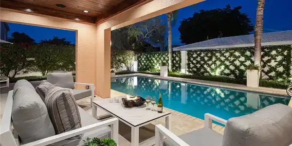 831 Rue Deville