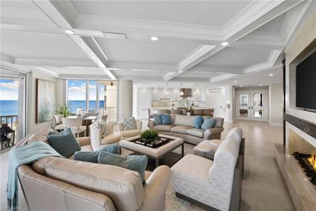 8111 Bay Colony DR
