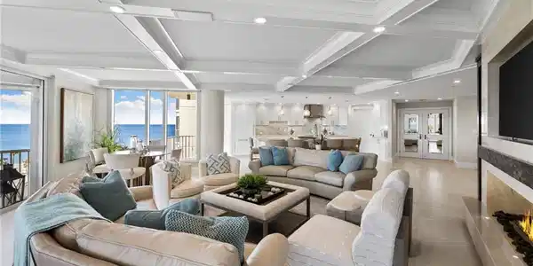 8111 Bay Colony DR