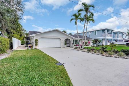 6086 Cocos DR