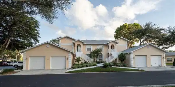 Image 4: Unit is sold with detached one car garage.