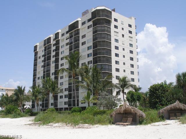 Image 2: View of apartment building / complex