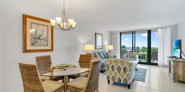 380 Seaview CT