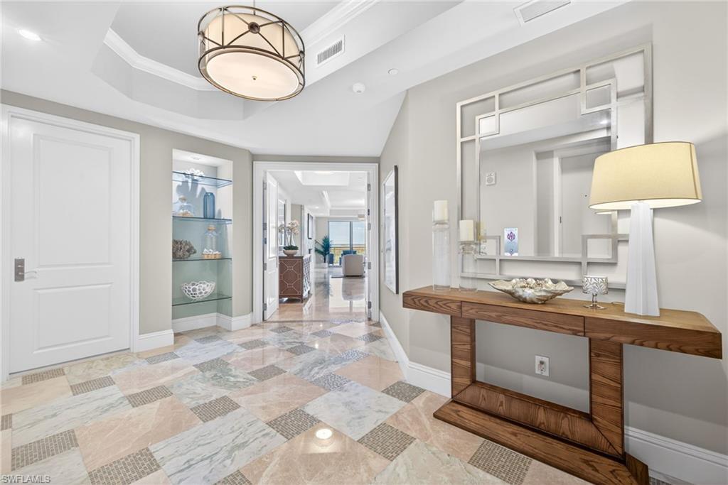 Image 4: Foyer