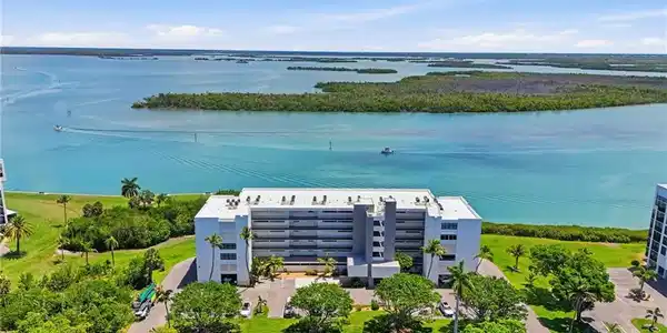4223 Bay Beach LN