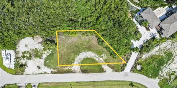 Image 4: Cleared building lot bordered by natural vegetation and street frontage
