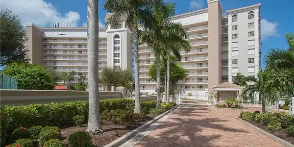 13105 Vanderbilt DR