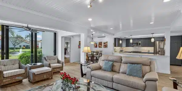 625 Beachwalk CIR