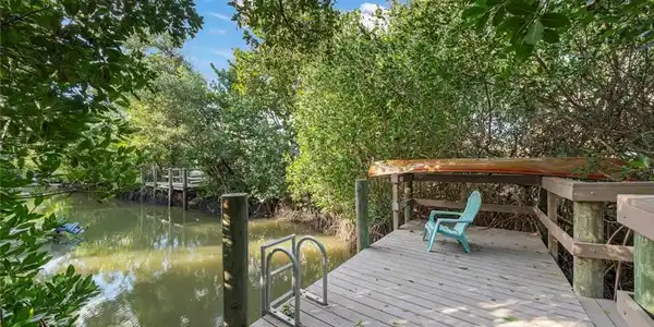 561 Periwinkle WAY