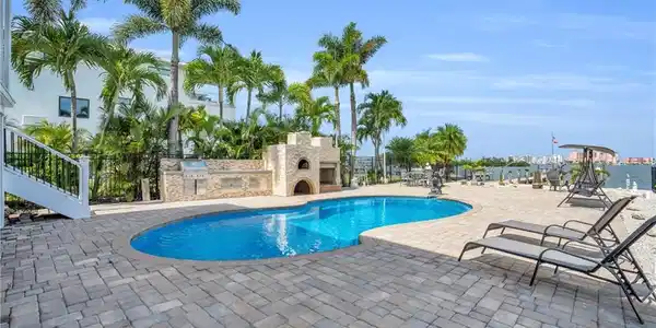 805 San Carlos DR