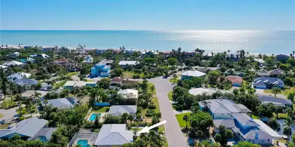 554 E Rocks DR