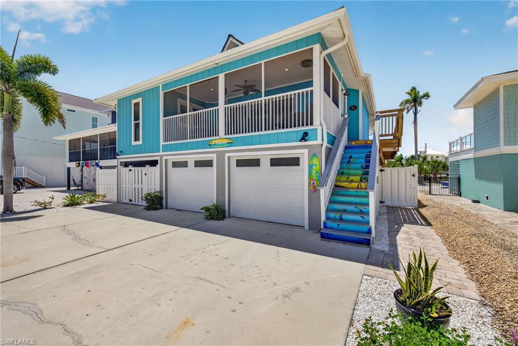 Image 1: Front of Home! Tropical mural on stair risers to main entry!