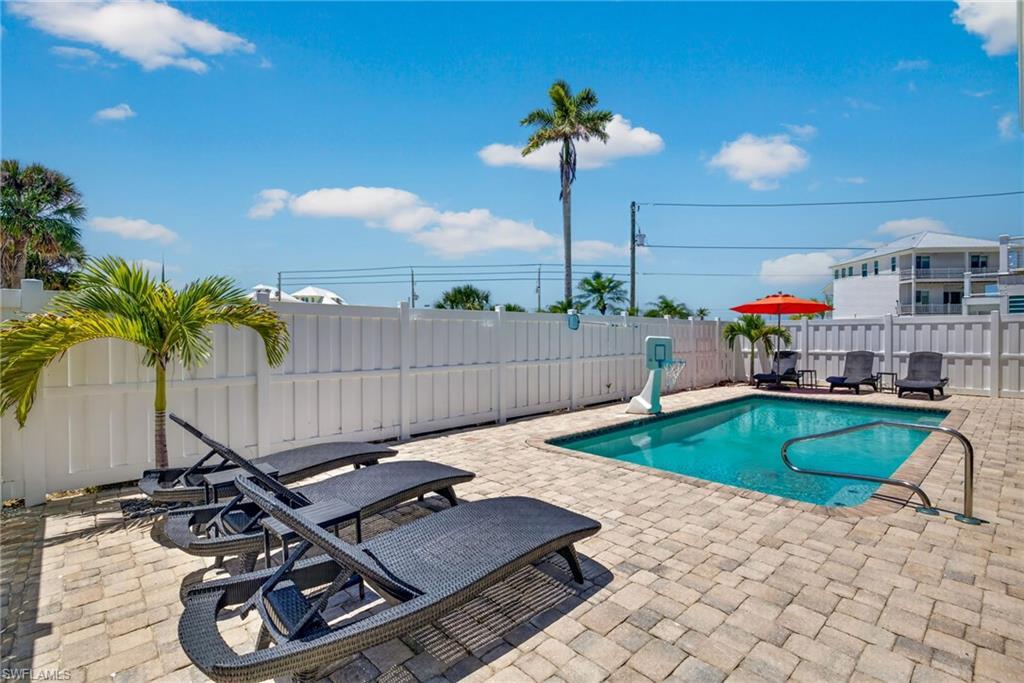Image 2: Large pool deck!