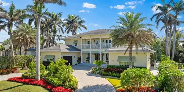 390 Windward WAY