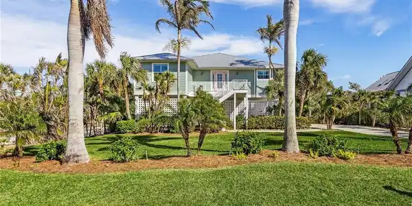335 E Gulf DR