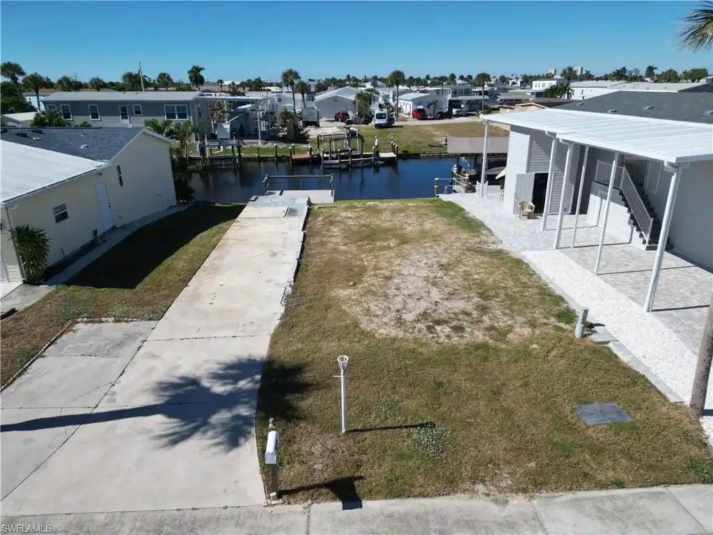 Image 1: Big lot for your new home