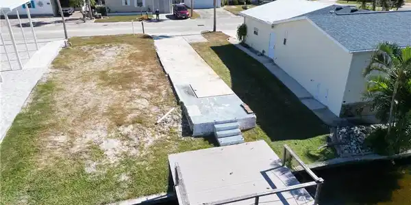 Image 3: Ready for your new home right here at the end of the cul-de-sac