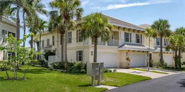 330 Grove CT
