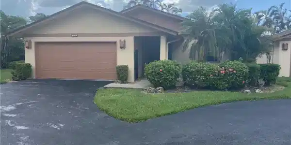 6472 Royal Woods