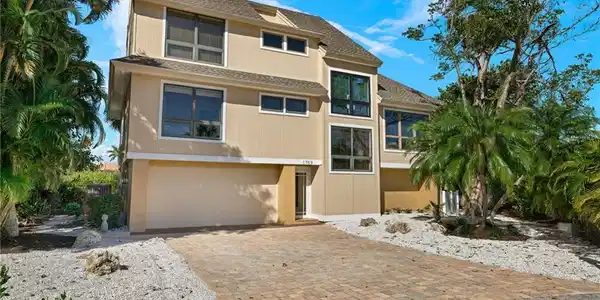 1769 Venus DR